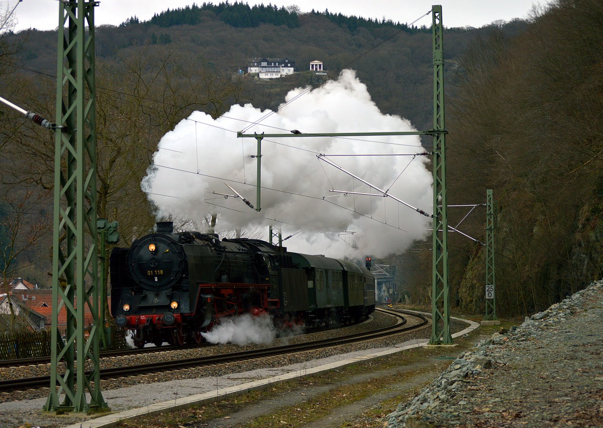 01 118 der Historischen Eisenbahn Frankfurt am 22.03.2015 vor Eppstein mit dem Westerwald Express.
