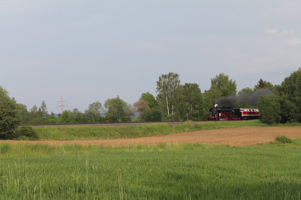 01 1509 und 118 770 mit dem Sonderzug Nürnberg - Dresden bei Unterthölau. 28.05.16