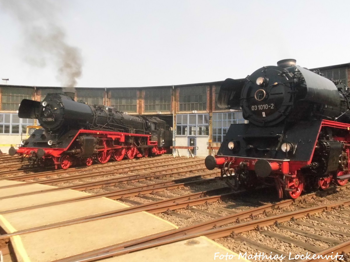03 2155 und 03 1010 im Bw Halle G in Halle (Saale) am 4.7.15