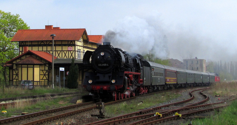 03 2155-4 bei der Durchfahrt in Immelborn am 19.April.2014