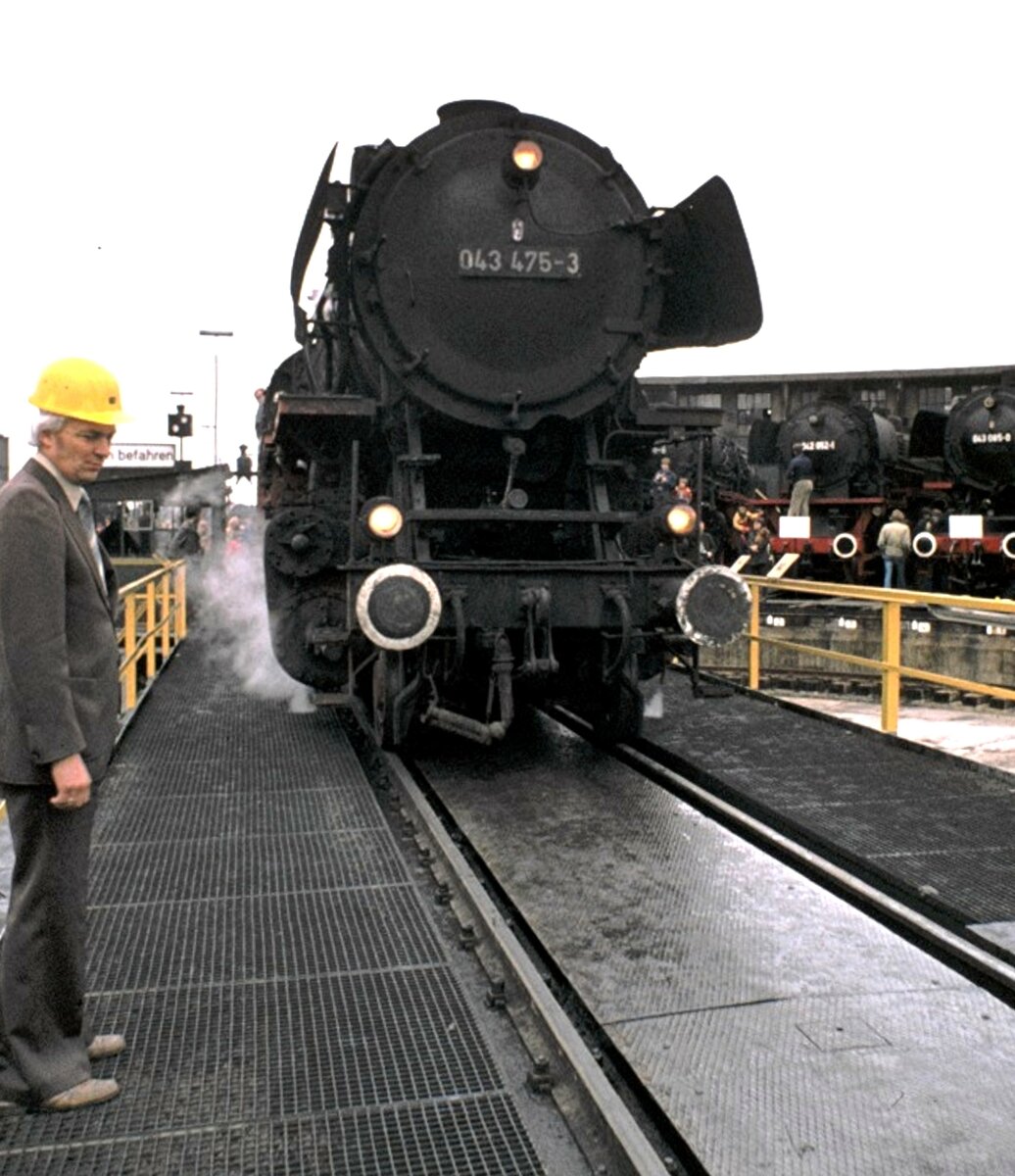 043 475-3 in Rheine beim Dampflok Abshiedsfest am 10.09.1977.