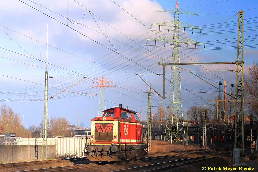 05/02/2015:
EVB 410 01 am rangieren in Hamburg-Waltershof am Umspannwerk
