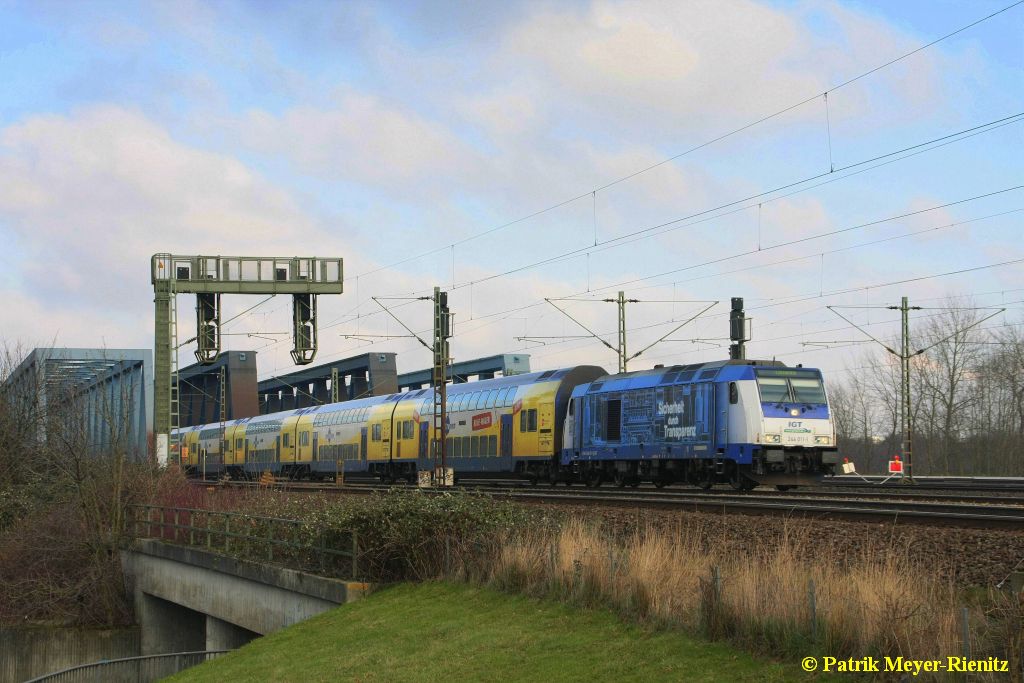 05/02/2015:
IGT 246 011 mit RE5 an den Hamburger Süderelbbrücken auf dem Weg nach Cuxhaven