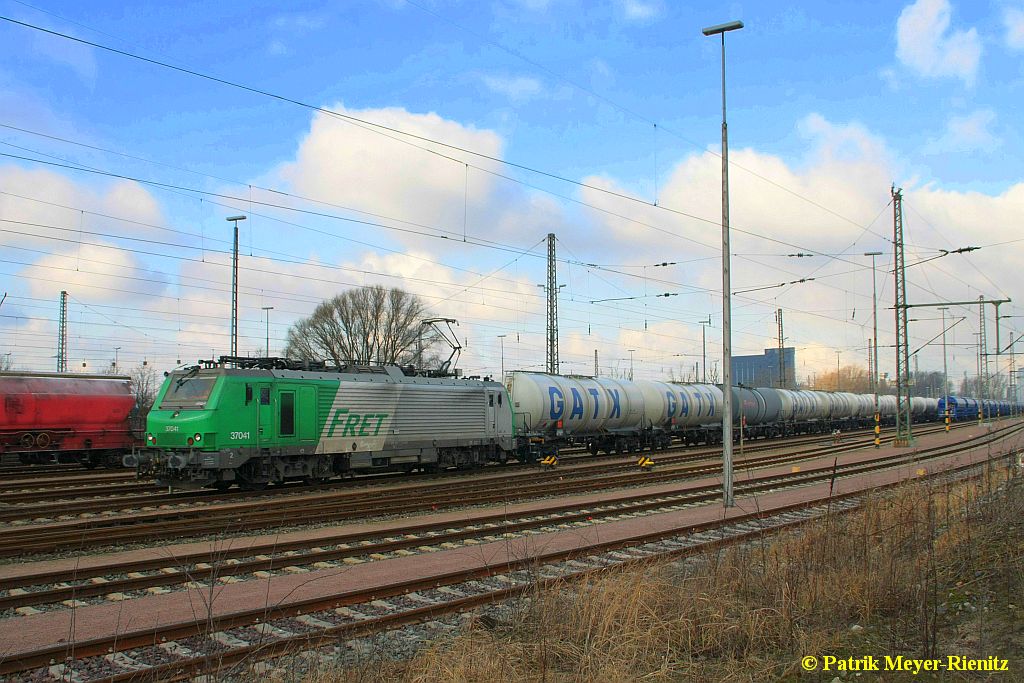 05/02/201:
Akiem/FRET 37 041 mit Kesselwagenzug Abfahrbereit in Hamburg-Hohe Schaar