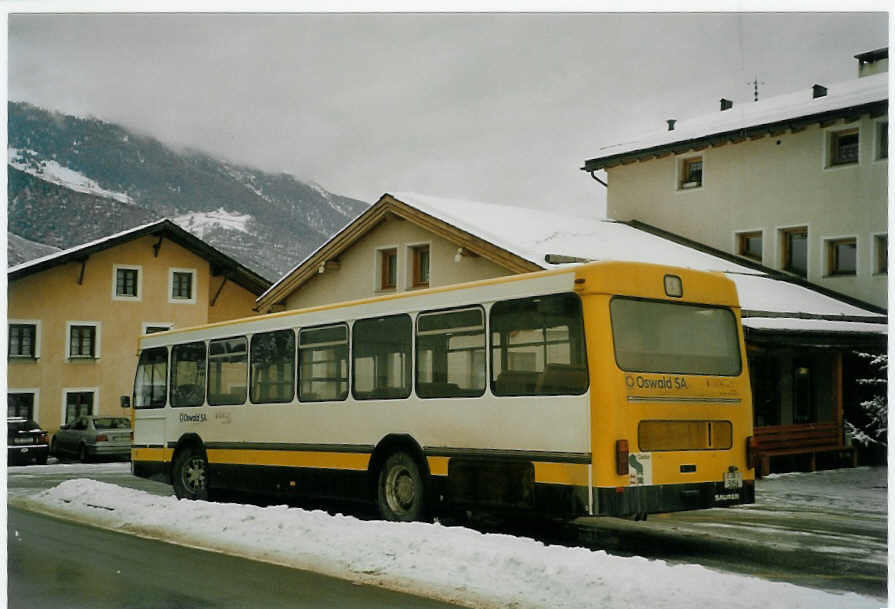 (082'332) - Oswald, M�stair - Nr. 9/GR 5056 - Saurer/Hess (ex VBSH Schaffhausen Nr. 9) am 1. Januar 2006 in M�stair, Posta