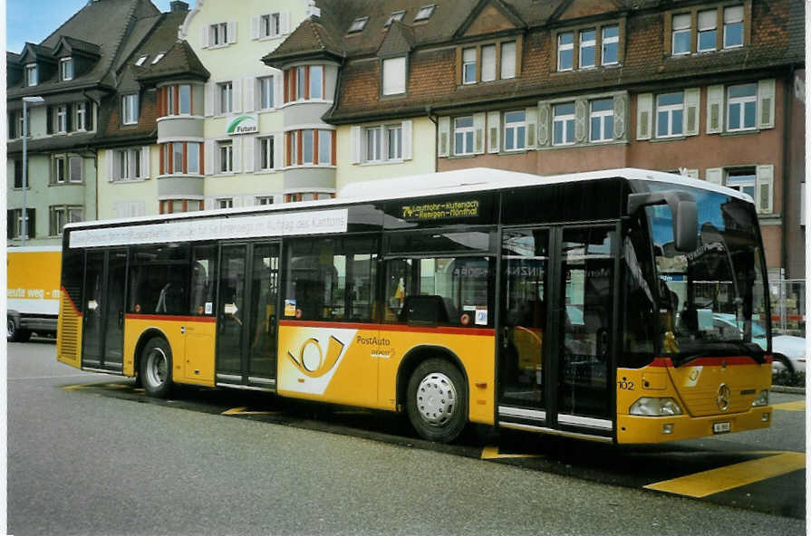 (083'029) - Voegtlin-Meyer, Brugg - Nr. 102/AG 8965 - Mercedes am 18. Februar 2006 beim Bahnhof Brugg