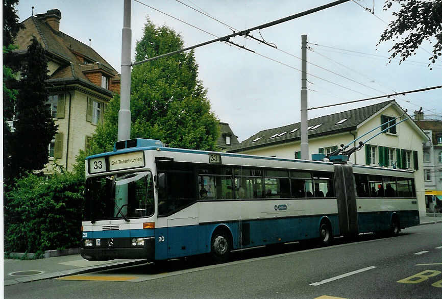 (085'623) - VBZ Z�rich - Nr. 20 - Mercedes Gelenktrolleybus am 25. Mai 2006 in Z�rich, Klusplatz