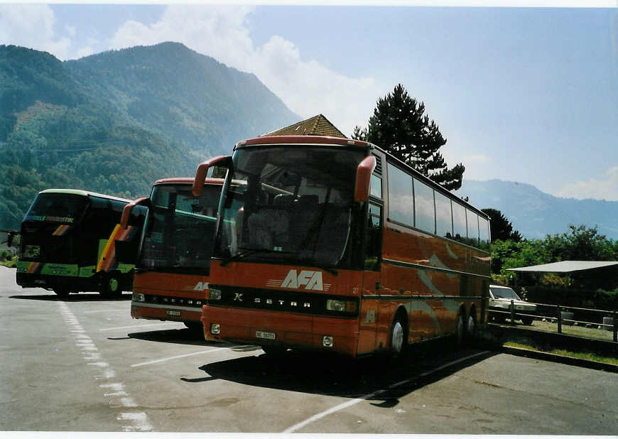 (087'114) - AFA Adelboden - Nr. 27/BE 26'773 - Setra (ex Nr. 23; ex Fl�ck, Brienz) am 2. Juli 2006 beim Bahnhof Interlaken West