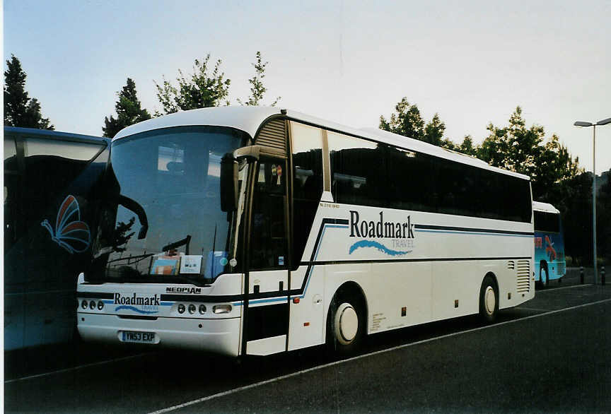 (087'314) - Aus England: Roadmark, Storrington - YN53 EXP - Neoplan am 21. Juli 2006 in Thun, Seestrasse