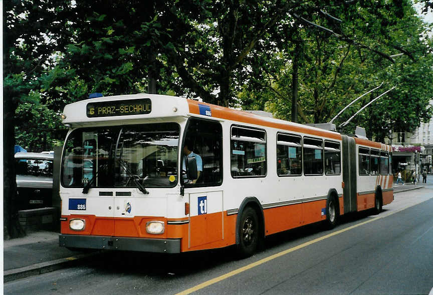 (087'735) - TL Lausanne - Nr. 886 - Saurer/Hess Gelenktrolleybus (ex TPG Gen�ve Nr. 657) am 26. Juli 2006 in Lausanne, Tunnel