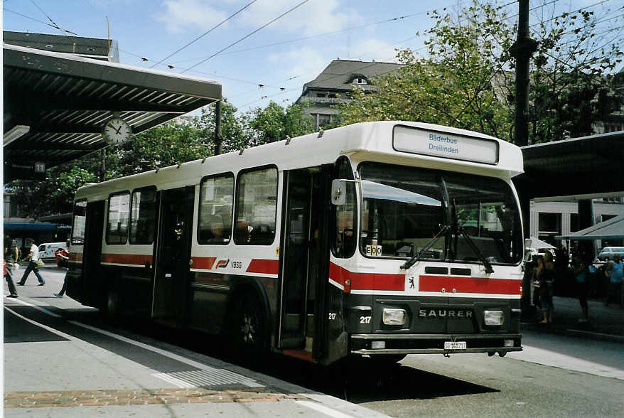 (088'103) - VBSG St. Gallen - Nr. 217/SG 141'217 - Saurer/Hess am 28. Juli 2006 beim Bahnhof St. Gallen