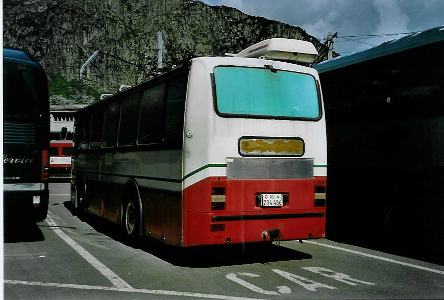 (088'428) - ??? - VD 234'486 - Van Hool am 2. August 2006 beim Bahnhof Andermatt