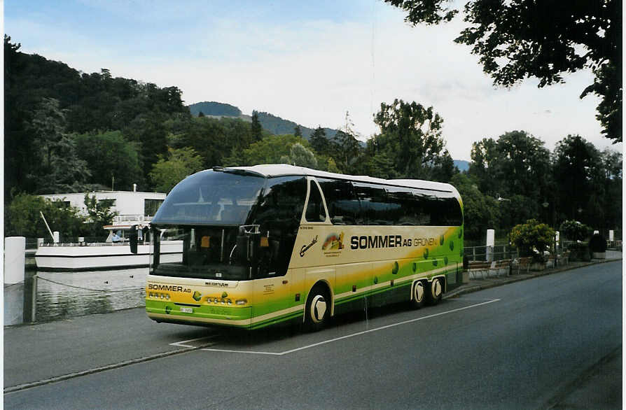 (089'001) - Sommer, Gr�nen - BE 26'858 - Neoplan am 17. August 2006 bei der Schiffl�ndte Thun