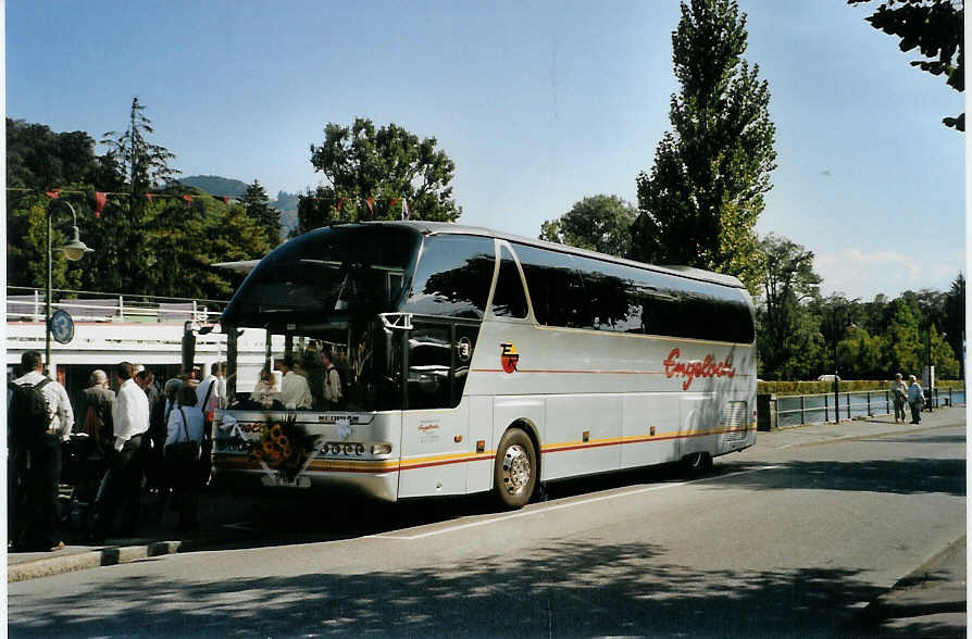 (089'806) - Engeloch, Riggisberg - BE 30'897 - Neoplan am 29. September 2006 bei der Schifflndte Thun