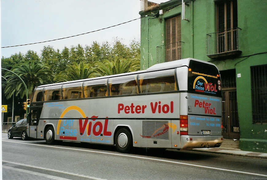 (090'104) - Aus Deutschland: Viol, Schnwald - WUN-PV 42 - Neoplan am 9. Oktober 2006 in Calella, Bushaltestelle