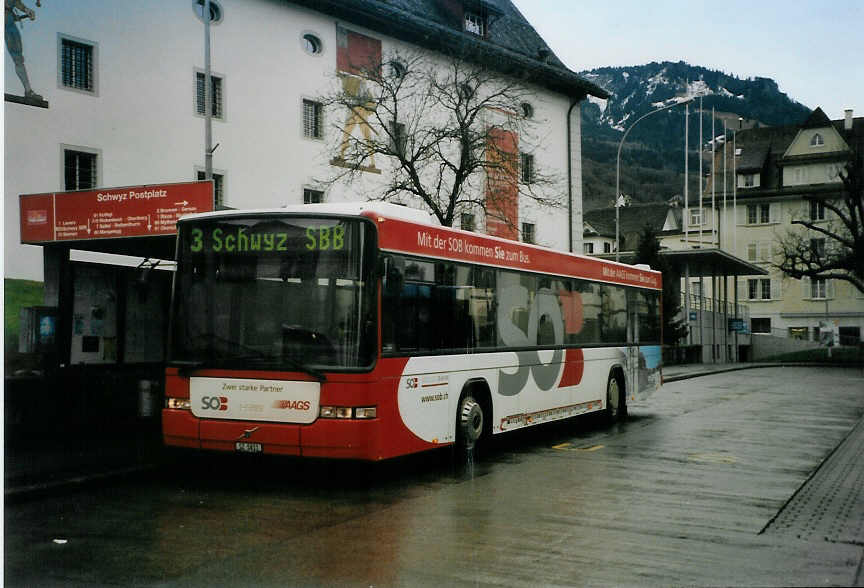 (091'331) - AAGS Schwyz - Nr. 11/SZ 5811 - Volvo/Hess am 1. Januar 2007 in Schwyz, Postplatz