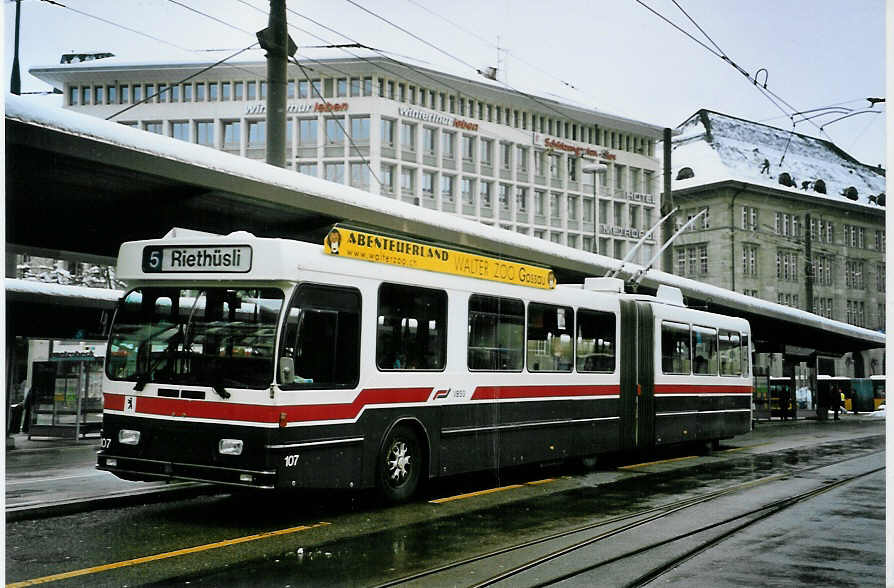 (093'118) - VBSG St. Gallen - Nr. 107 - Saurer/Hess Gelenktrolleybus am 22. M�rz 2007 beim Bahnhof St. Gallen