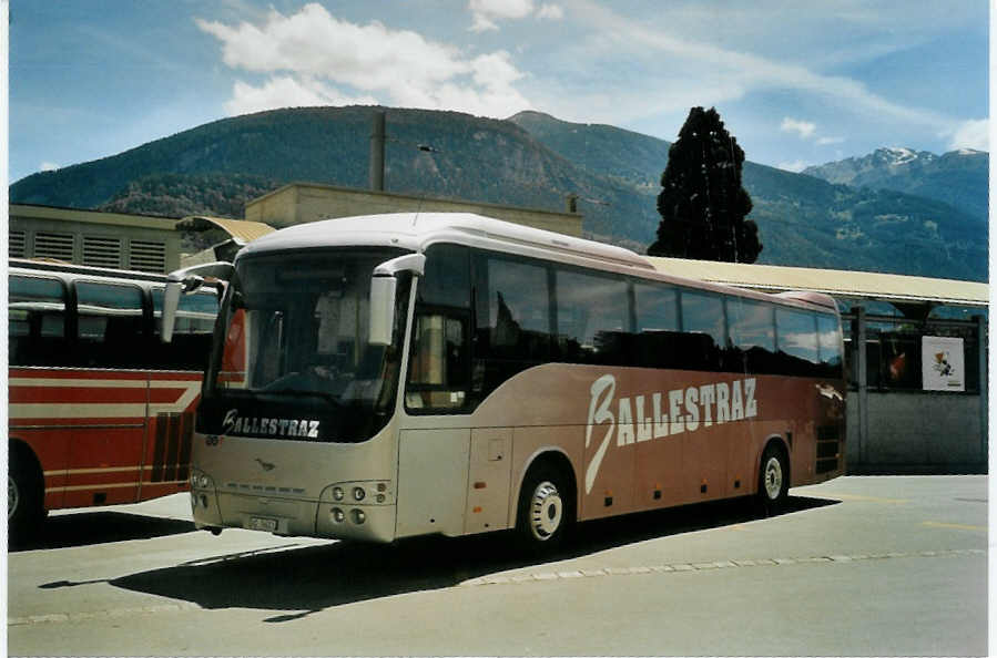 (095'701) - Ballestraz, Grne - VS 76'023 - Temsa am 23. Juni 2007 beim Bahnhof Sierre