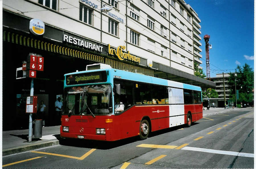 (095'933) - VB Biel - Nr. 117/BE 512'117 - Mercedes am 7. Juli 2007 beim Bahnhof Biel