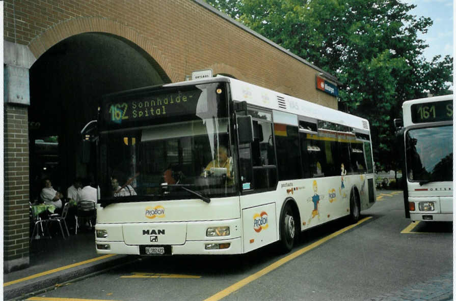 (096'330) - Lengacher, Mnsingen - Nr. 7/BE 382'422 - MAN am 17. Juli 2007 beim Bahnhof Mnsingen