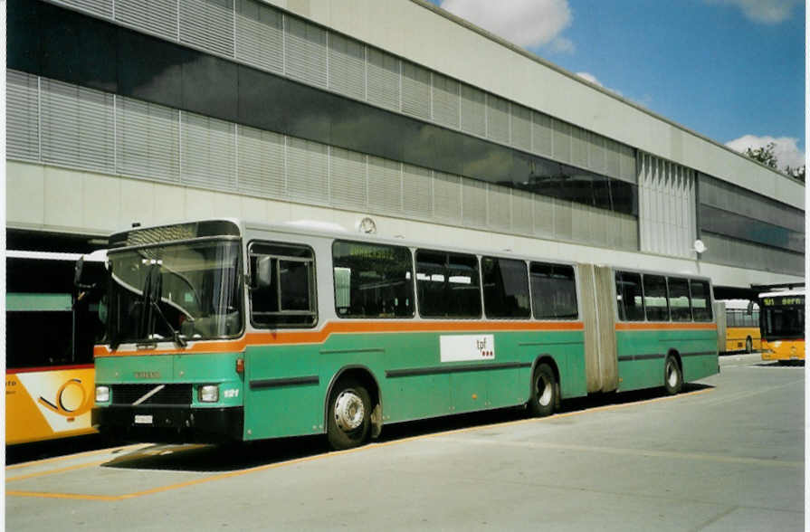 (097'130) - TPF Fribourg - Nr. 121/FR 300'255 - Volvo/Hess (ex GFM Fribourg Nr. 121) am 12. August 2007 in Bern, Postautostation