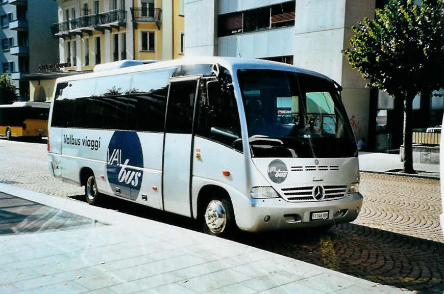 (099'708) - Valbus, Lugano - TI 146'389 - Mercedes am 3. Oktober 2007 beim Bahnhof Bellinzona