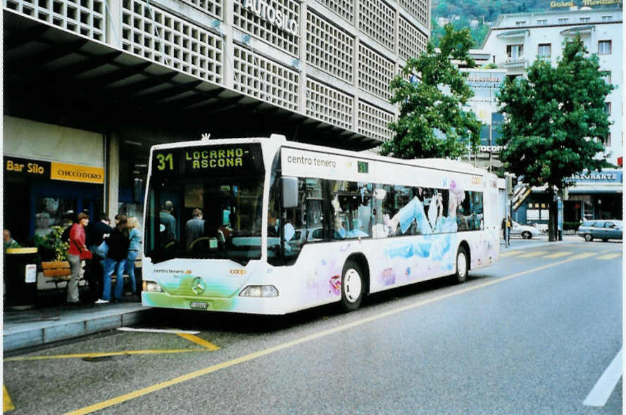 (099'821) - FART Locarno - Nr. 21/TI 310'421 - Mercedes am 4. Oktober 2007 beim Bahnhof Locarno