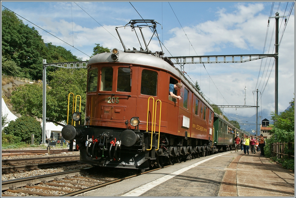 100 Jahre BLS: Ae 6/8 205 in Ausserberg.
7. Sept. 2013