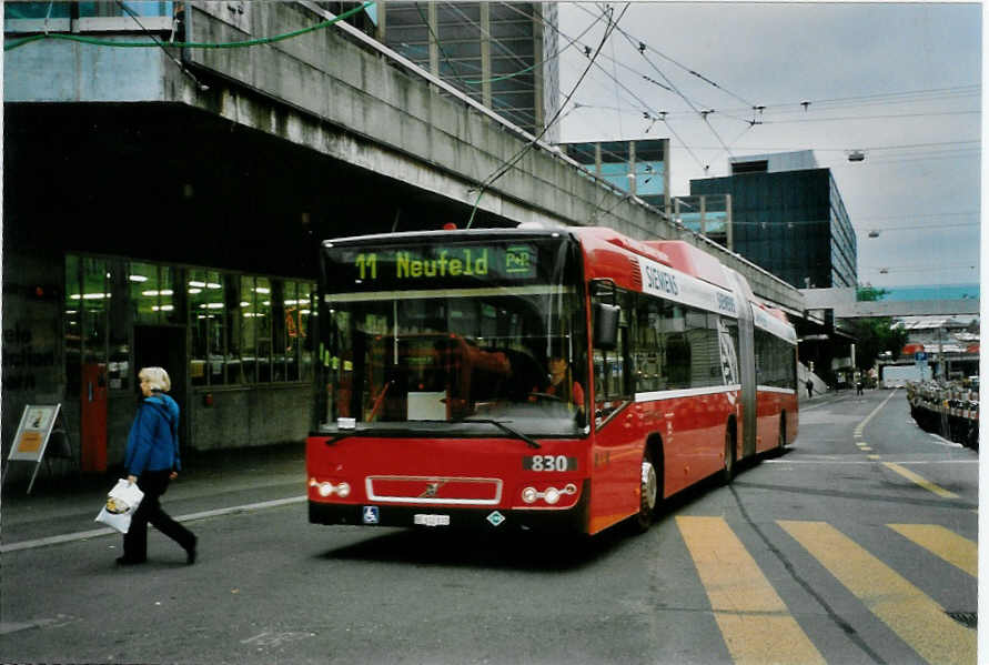 (100'506) - Bernmobil, Bern - Nr. 830/BE 612'830 - Volvo am 24. Oktober 2007 beim Bahnhof Bern