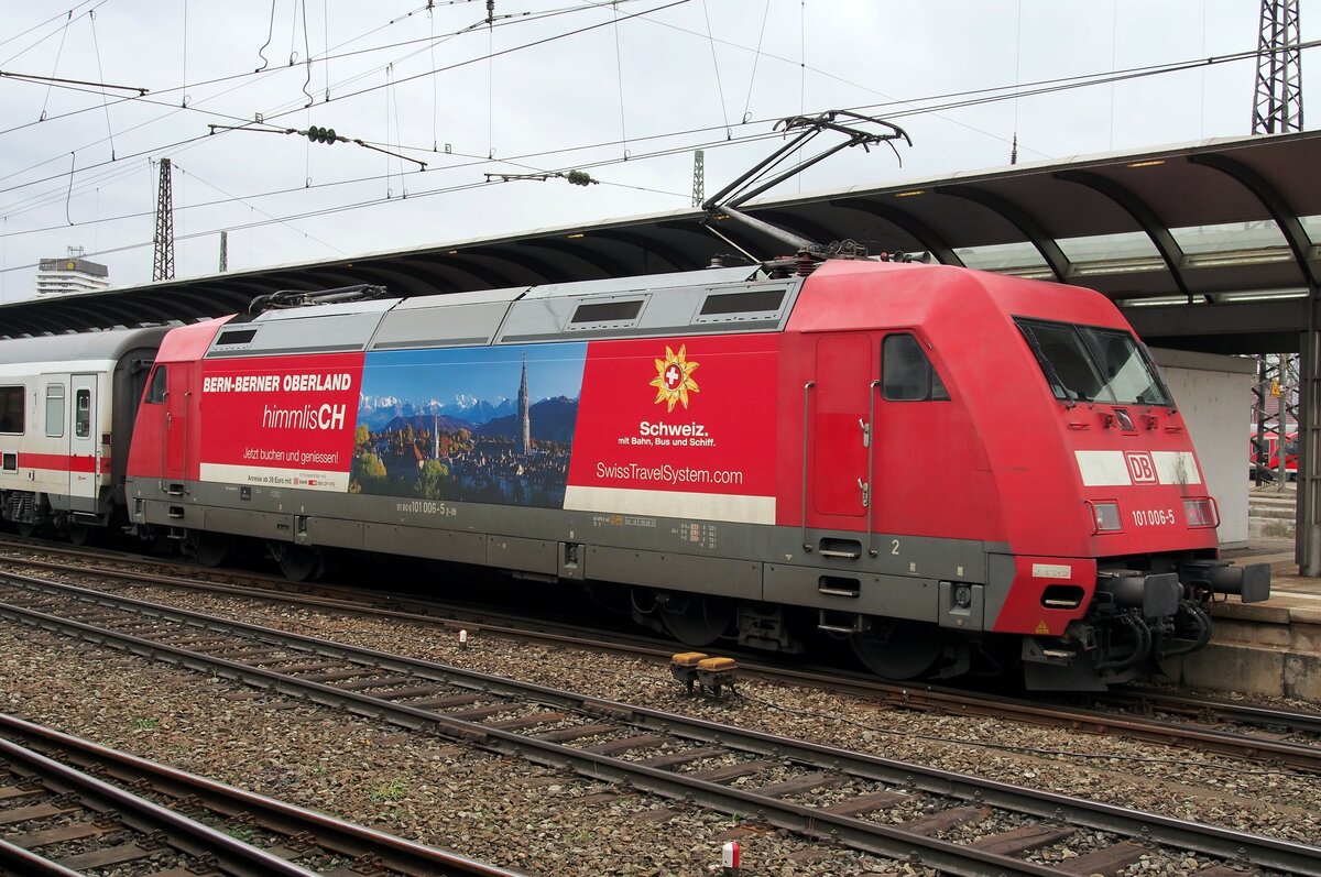 101 006-5 mit Werbung Berner Oberland in Ulm am 28.01.2016.