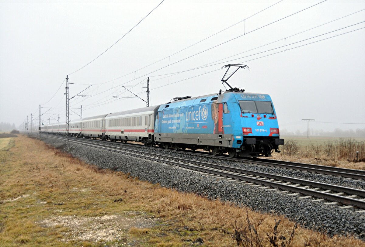 101 016-4 mit Werbung für UNICEF in Neu-Ulm Pfuhl am 03.03.2012.