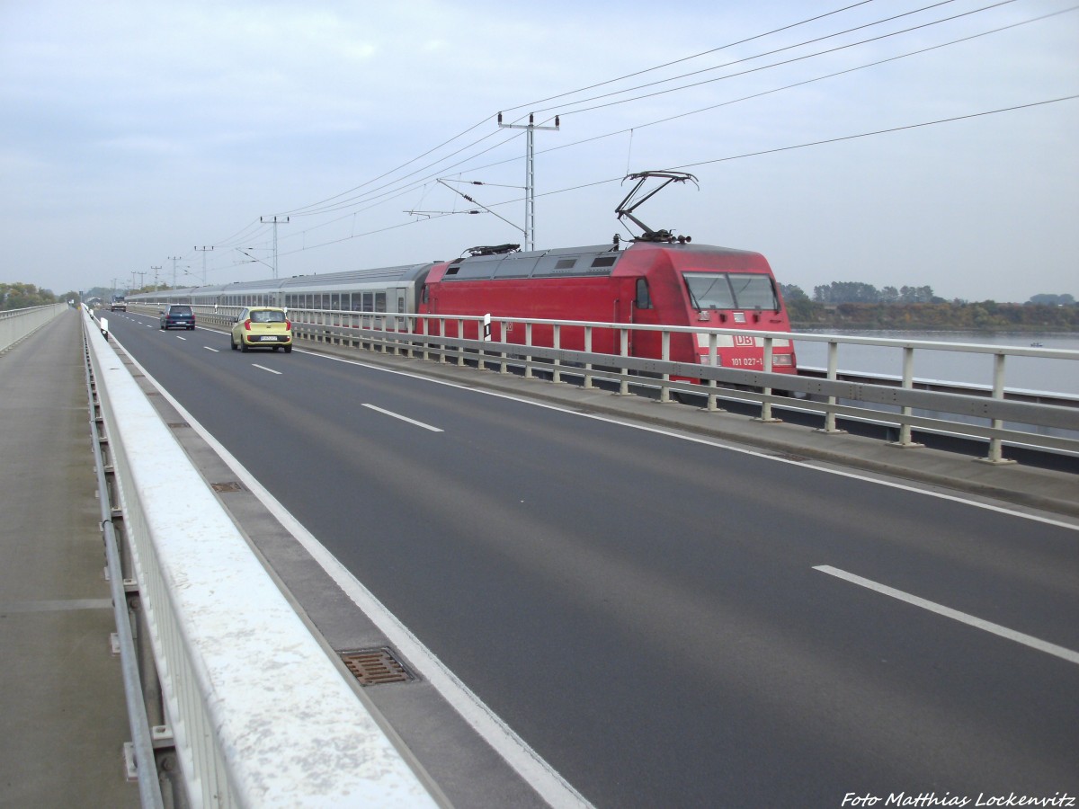 101 027-1 mit dem InterCity aufm Rgendamm am 8.10.13