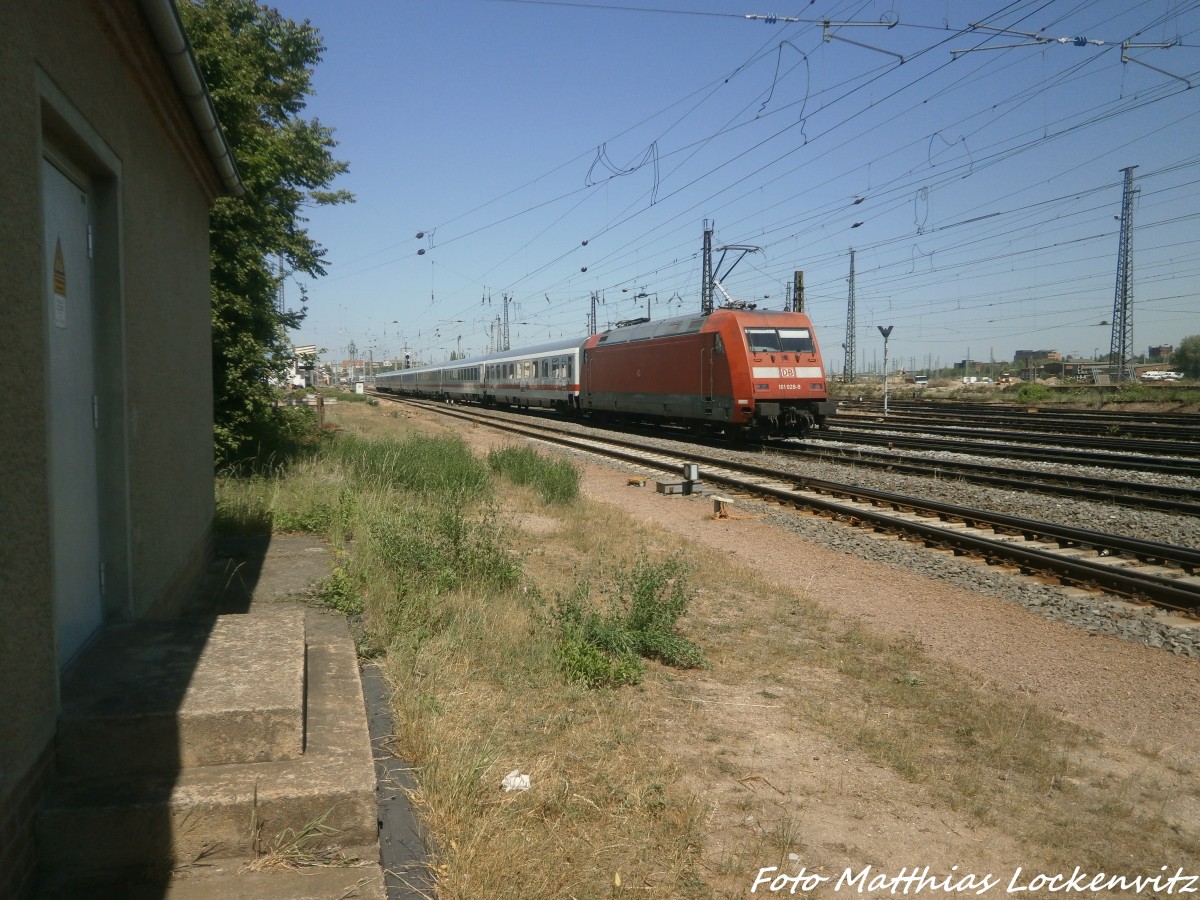 101 028 l�sst mit dem InterCity den Hallenser Hbf hinter sich am 5.6.15