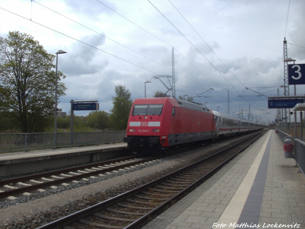 101 034-7 mit einem InterCity beim einfahren in den Bahnhof Bergen auf R�gen am 5.5.14
