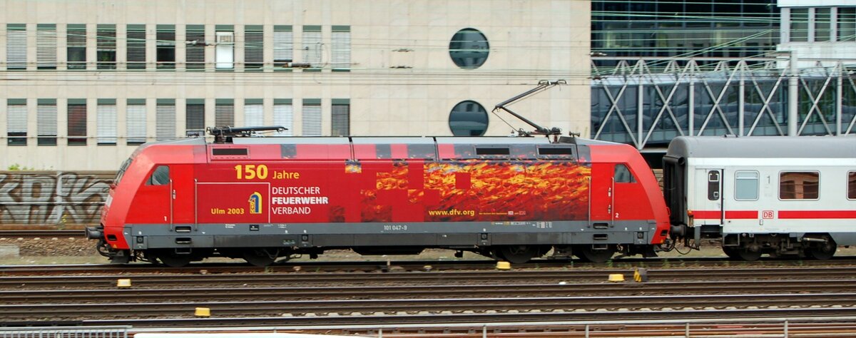 101 047-8 mit Werbung für Feuerwehr in Hannover am 17.04.2007.