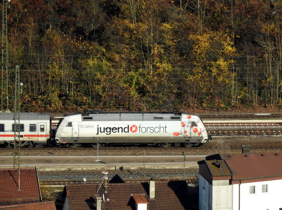 101 050-3 mit Werbung Jugend forscht in Geislingen/Steige am 08.11.2015.