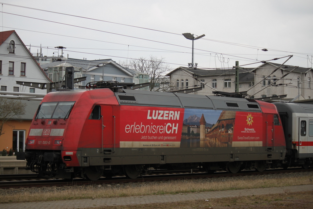 101 080-0 kam einen Tag frher als geplant nach Rostock Hbf laut Drehscheibe-Online sollte sie den IC 2307
(Hamburg-Koblenz)bespannen.27.03.2015