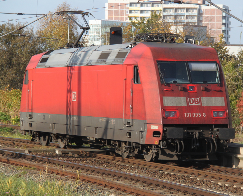 101 095-8 kam am Mittag des 01.11.2014 mit EC 178 Prag-Rostock bis Rostock Hbf und fuhr gegen 14.32 Uhr wieder gen Prag.