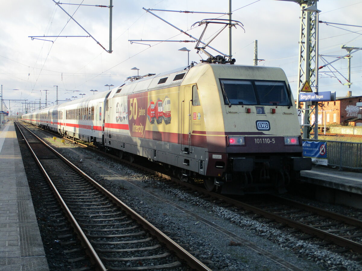101 110 mit der Rückleistung nach Köln,am 14.Januar 2023,in Bergen/Rügen.