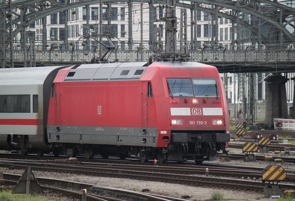 101 130-3 mit dem ex MET bei der Einfahrt am 30.08.2014 in Mnchen Hbf.