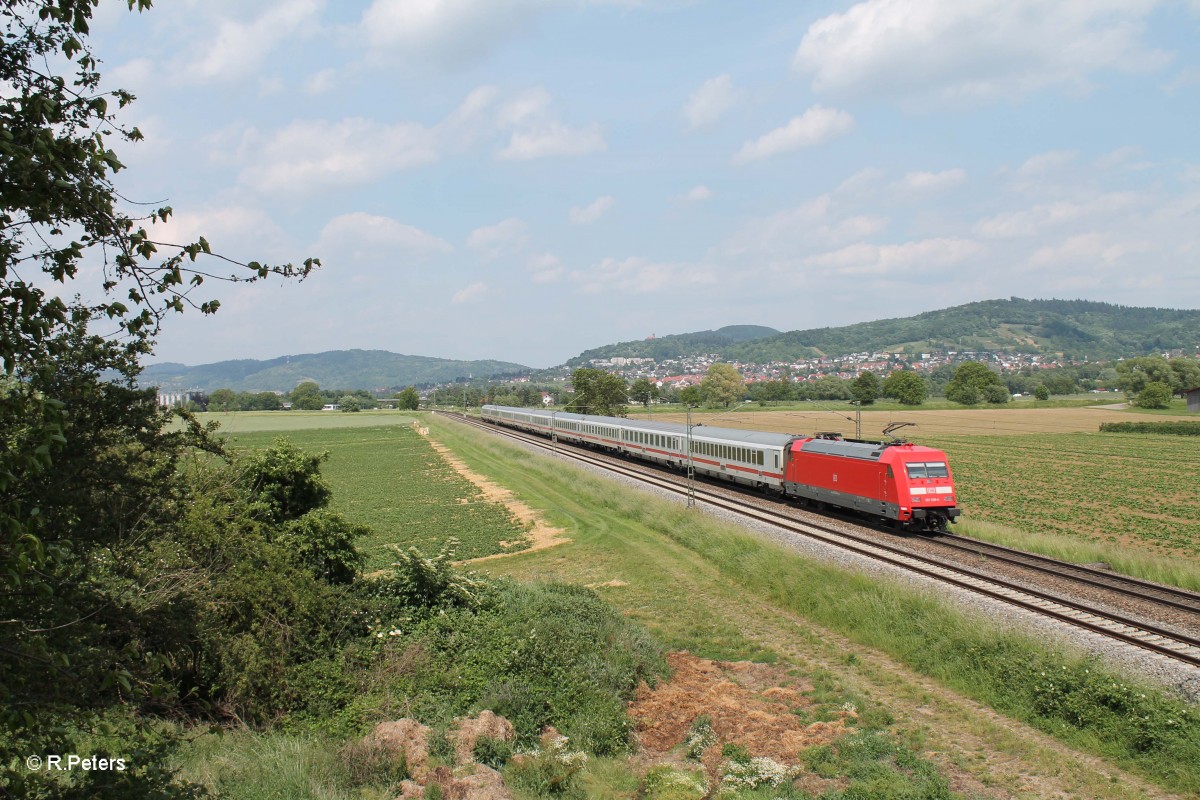 101 139-4 schiebt bei Großsachsen-Heddesheim den EC 218 Graz - Frankfurt/Main. 28.05.15