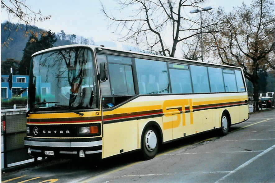 (102'005) - STI Thun - Nr. 13/BE 26'509 - Setra (ex AvH Heimenschwand Nr. 3; ex AGS Sigriswil Nr. 1) am 18. Dezember 2007 beim Bahnhof Thun (prov. Haltestelle)