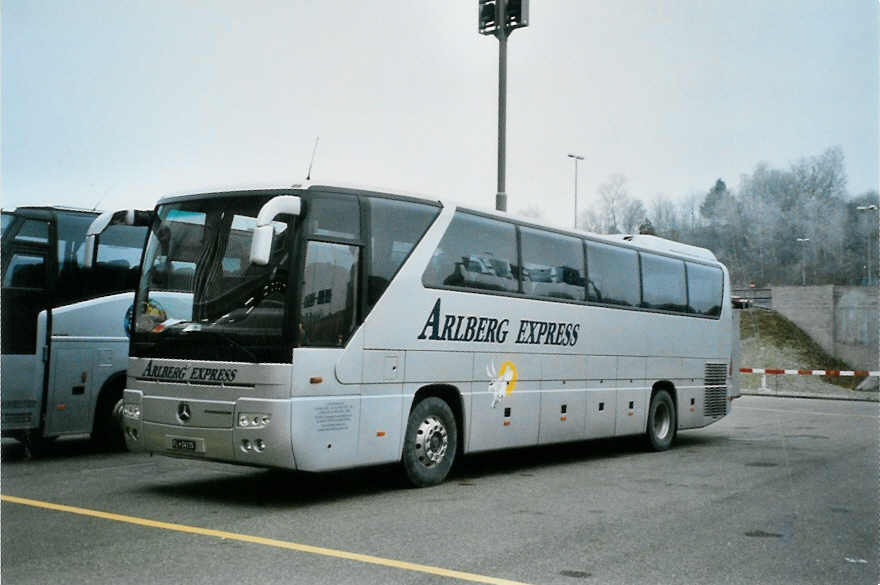 (102'221) - Aus Liechtenstein: Arlberg Express, Schaanwald - FL 24'115 - Mercedes am 23. Dezember 2007 in Z�rich, Flughafen