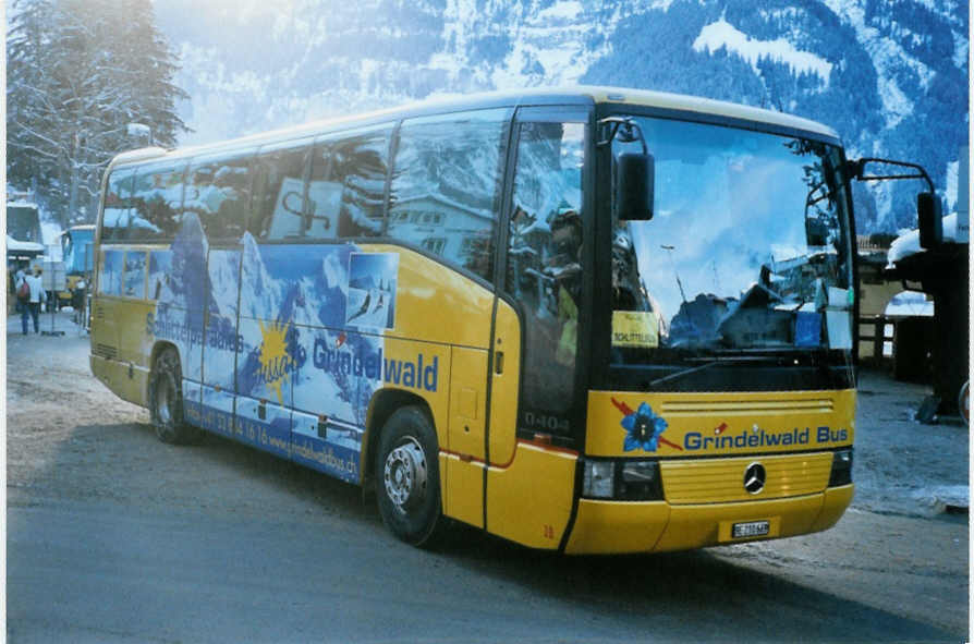 (102'827) - AVG Grindelwald - Nr. 10/BE 210'669 - Mercedes am 2. Januar 2008 beim Bahnhof Grindelwald