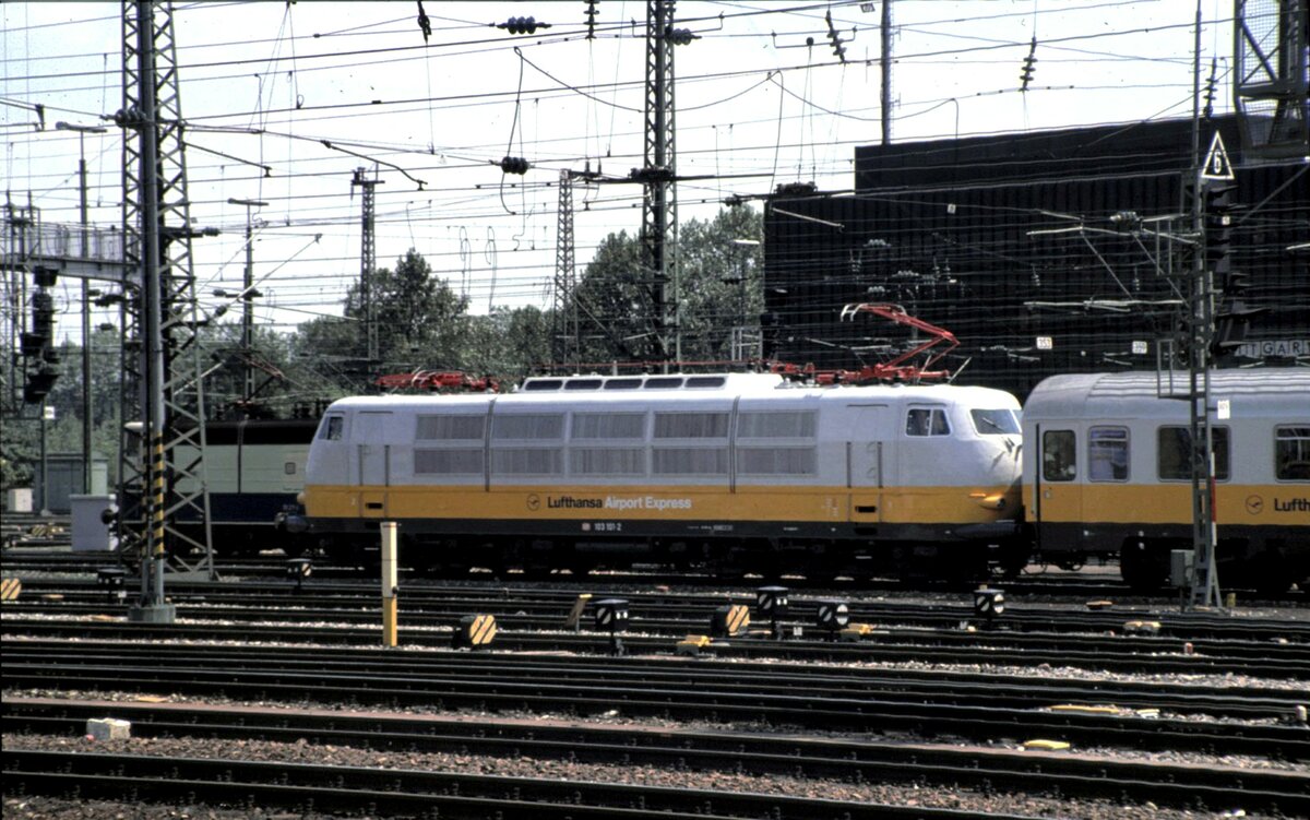 103 101-2 Airport Express in Stuttgart am 31.05.1991.