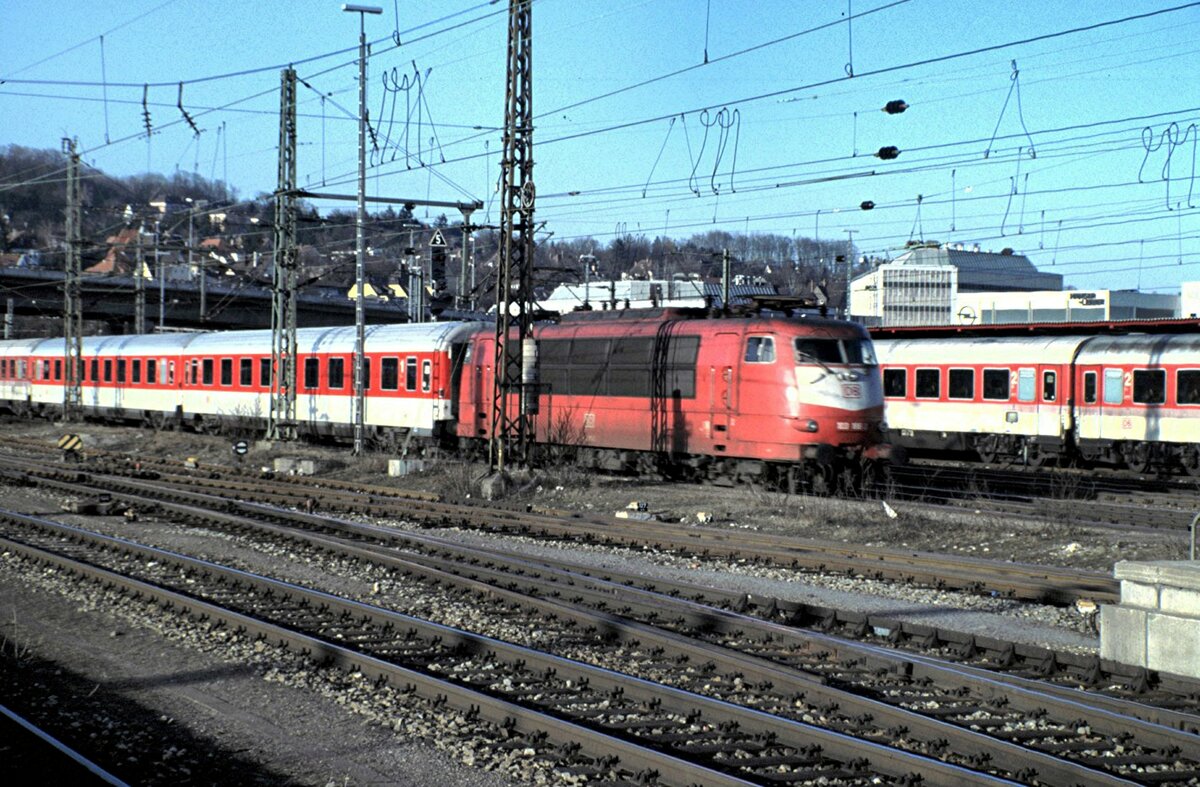 103 186-3 mit IC in Ulm am 13.03.1999.