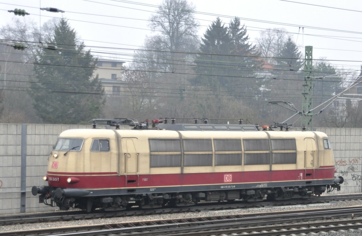 103 245-7 in Ulm am 27.01.2012.