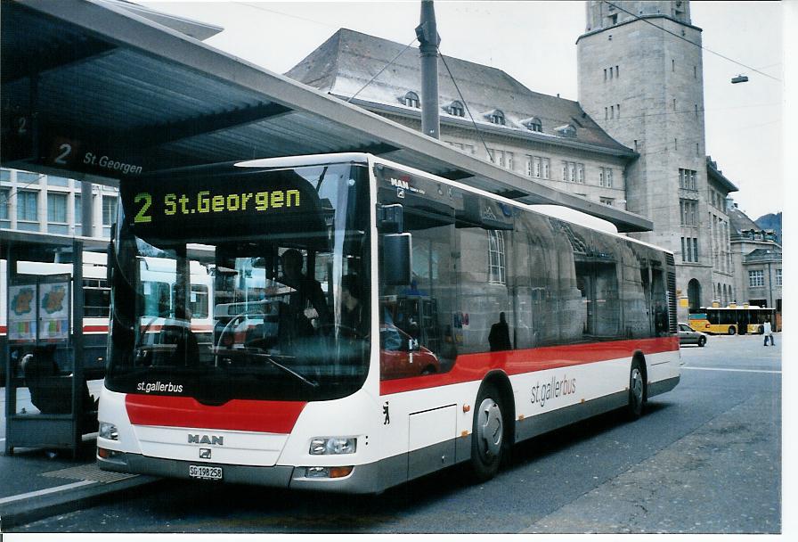 (104'034) - St. Gallerbus, St. Gallen - Nr. 258/SG 198'258 - MAN am 4. Februar 2008 beim Bahnhof St. Gallen