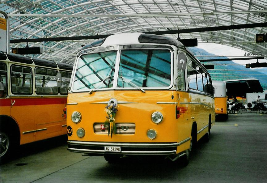 (107'233) - Zimmerli J., Oftringen - AG 57'298 - Berna/T�scher (ex Stutz, Oberlunkhofen; ex Leu, Schongau; ex Wicki, Bremgarten; ex P 22'054; ex P 20'704) am 24. Mai 2008 in Chur, Postautostation