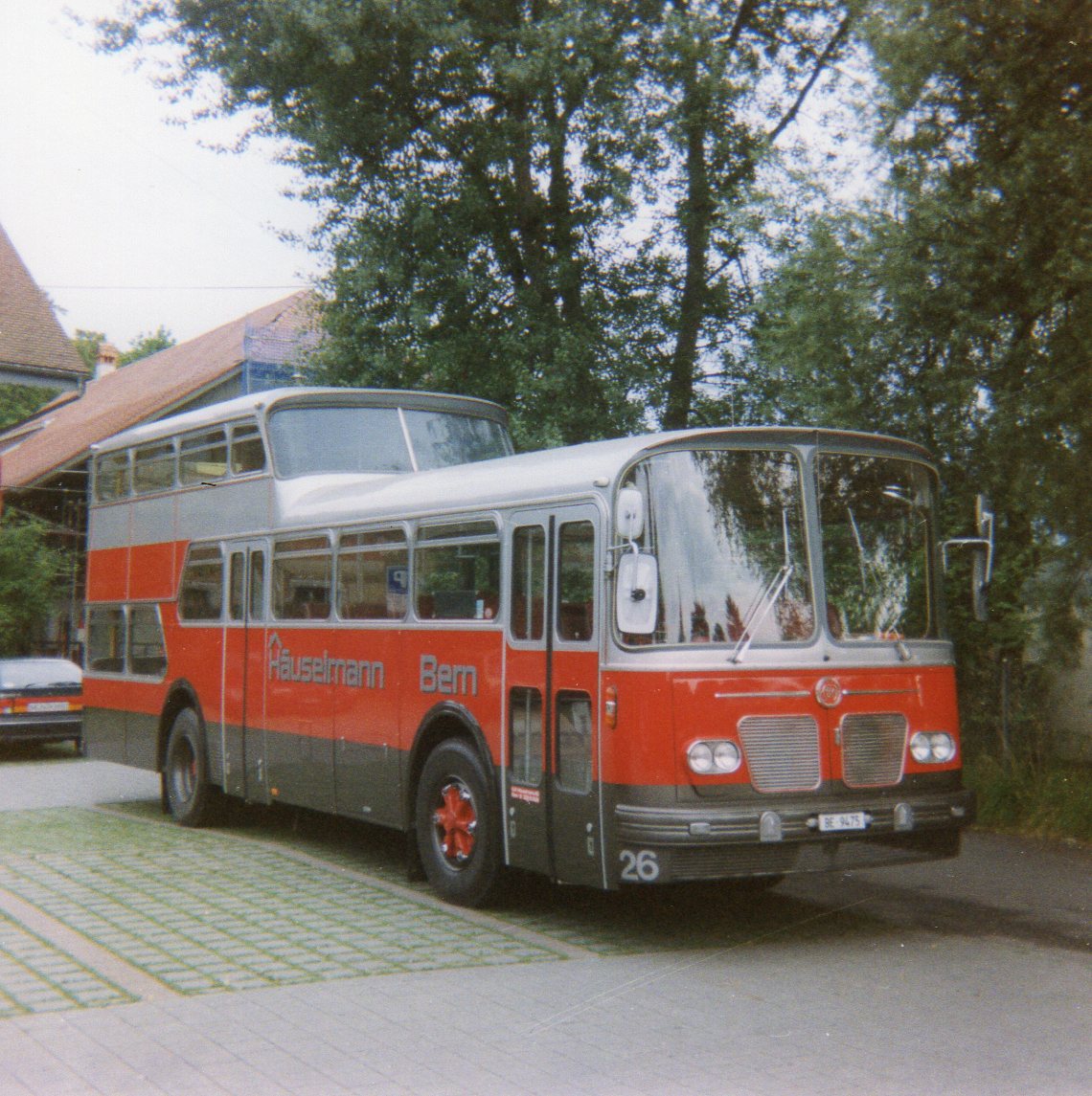 (11-04) - Aus dem Archiv: H�uselmann, Bern - Nr. 26/BE 9475 - FBW/Vetter-R&J Anderthalbdecker (ex AFA Adelboden Nr. 9) am 23. Juli 1994 in Thun, Scherzligen/Schadau
